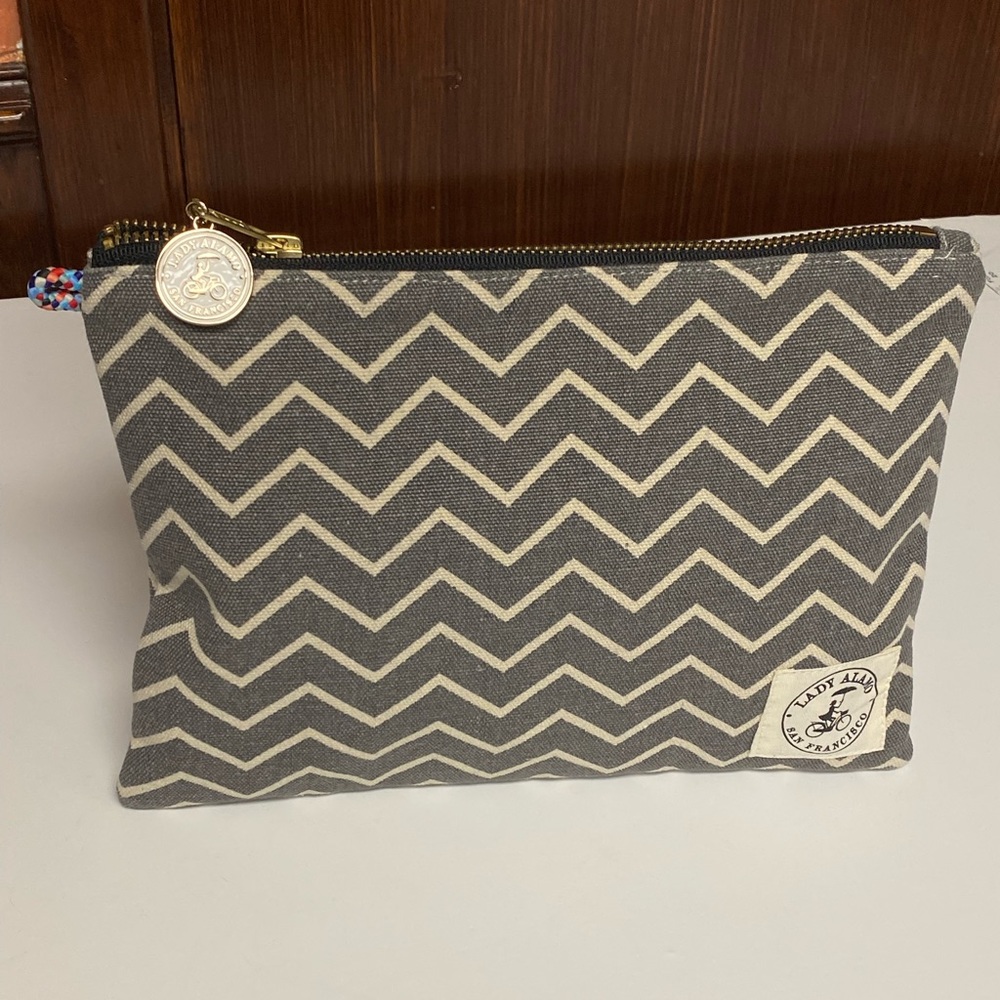 Lady Alamo Miss Zip Bag in Grey Chevron Print